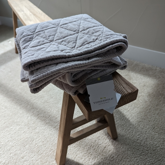 Threshold Bedding King Size Threshold Velvet Quilt In Gray With Two